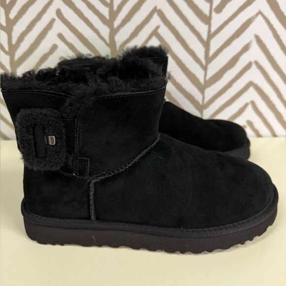 UGG Mini Bailey Fluff Buckle Ankle Boots Size 9 - Picture 1 of 7